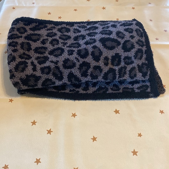 Barefoot Dreams CozyChic Leopard Poncho in multi graphite grey shawl wrap - Picture 14 of 14